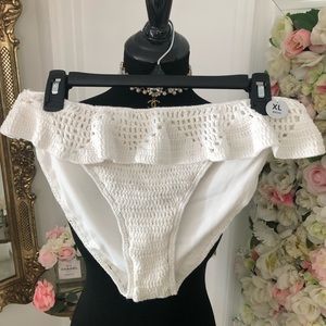 NWT white crochet swimsuit bottoms 🤍